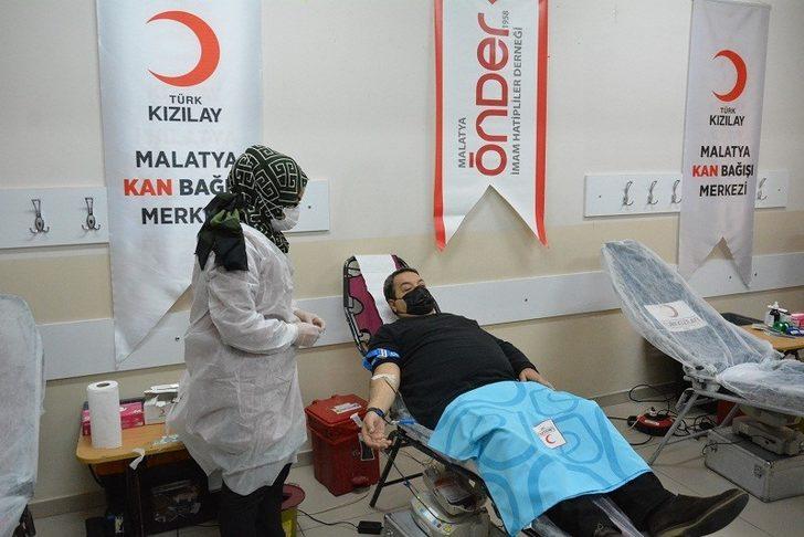 Fendoğlu kan verdi, tablet dağıttı G3