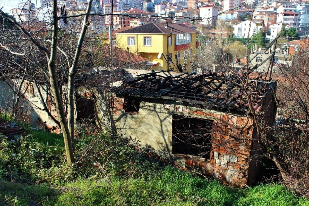 İnşaat halindeki ev alev alev yandı