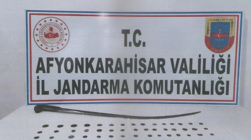 Afyonkarahisar&rsquo;da jandarmadan tarihi eser operasyonu: 2 g&ouml;zaltı