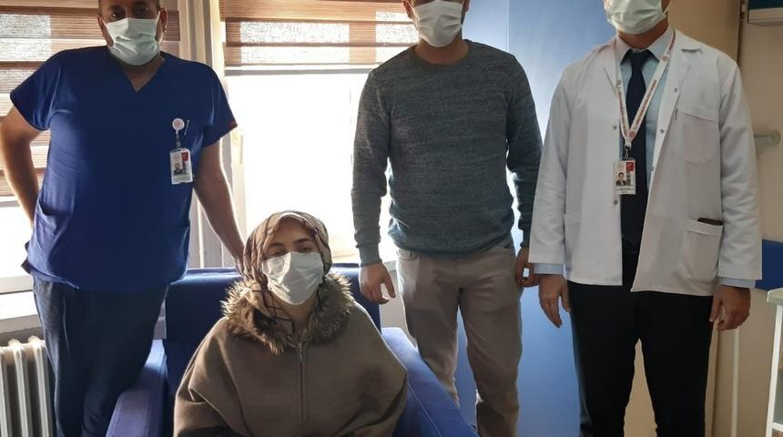 Yemek borusuna sarımsak takılan kadın &ouml;l&uuml;mden d&ouml;nd&uuml;