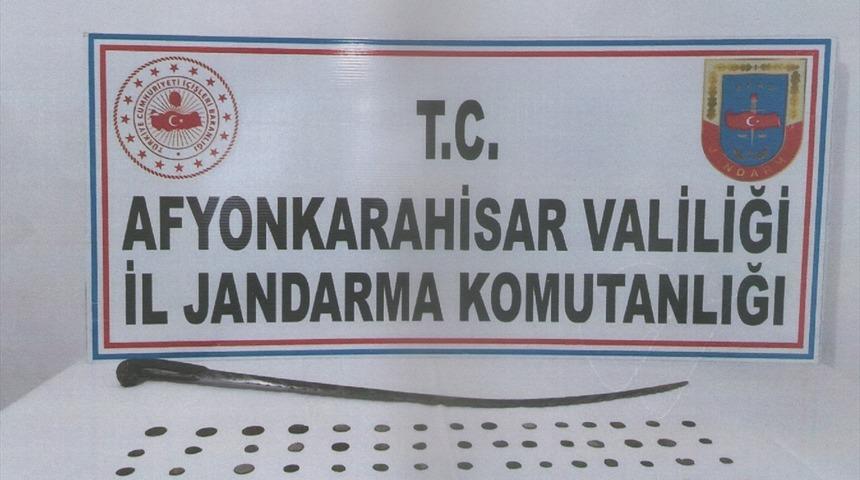Afyonkarahisar'da tarihi eser ka&ccedil;ak&ccedil;ılığı operasyonunda 2 ş&uuml;pheli yakalandı
