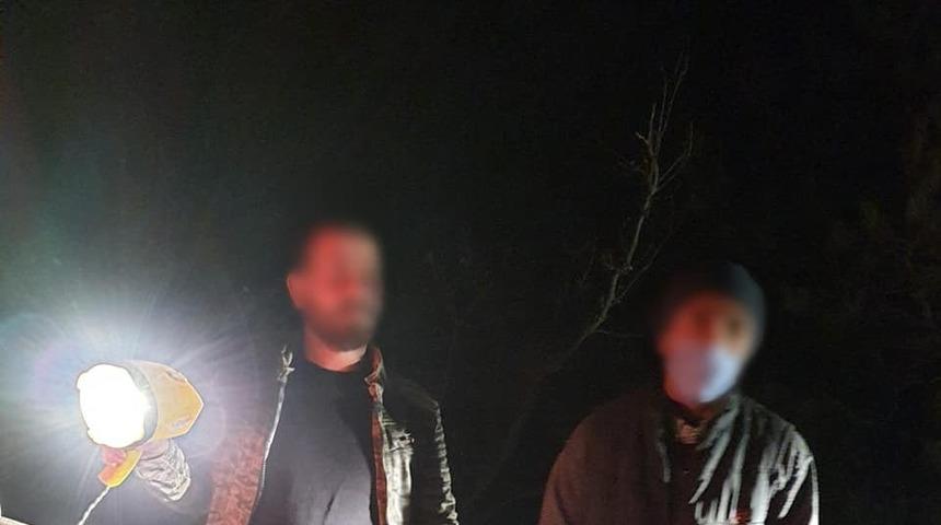 Far ile tavşan avlayan 4 şahsa ceza yazıldı