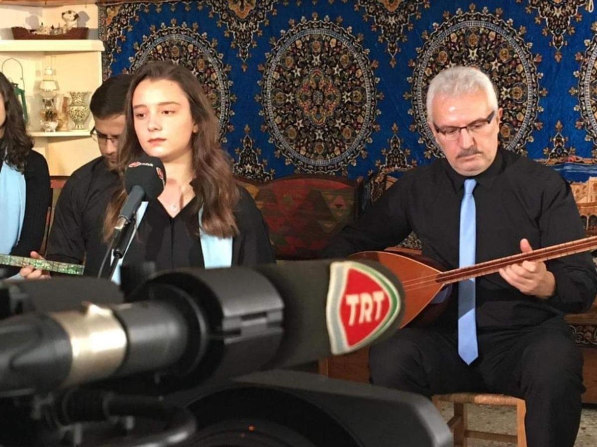 Boz&uuml;y&uuml;kl&uuml; gen&ccedil; sanat&ccedil;ılar TRT T&uuml;rk&uuml; Radyosu&rsquo;na konuk oldular