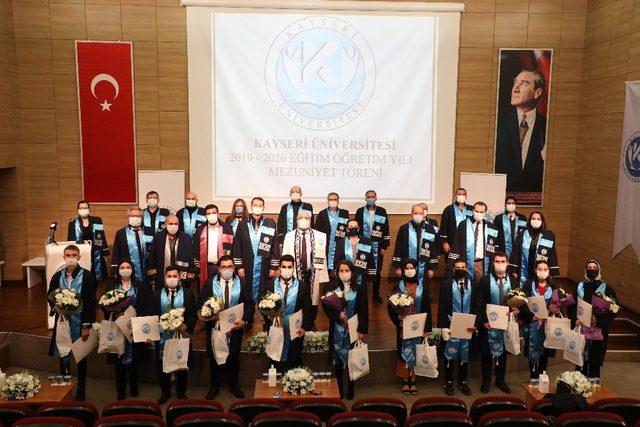 KAYÜ ilk mezunlarına sembolik Mezuniyet ve Şed Bağlama Töreni düzenledi