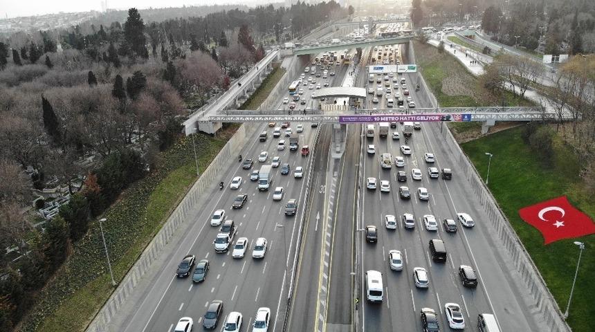 Kısıtlama &ouml;ncesi trafik durma noktasına geldi