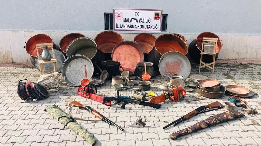 Hırsızlar jandarma kontrol&uuml;ne takıldı