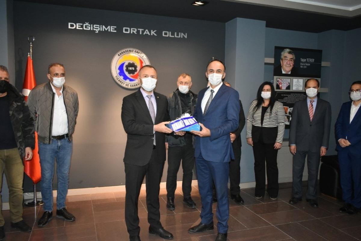 Kdz. Ereğli TSO 100 &ouml;ğrencinin tabletlerini teslim etti