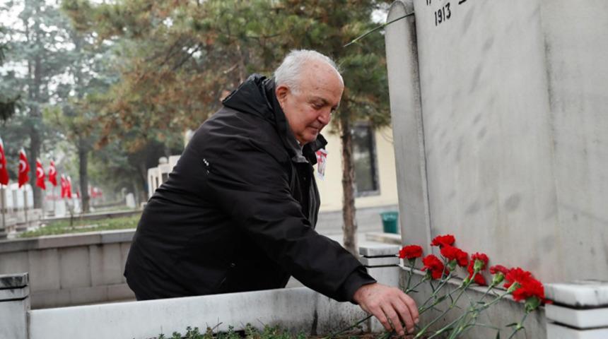 Efsane güreşçi Yaşar Doğu kabri başında anıldı