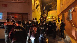 Dehşet dolu dakikalar! Evi ateşe verdi, mahsur kalanlar oldu