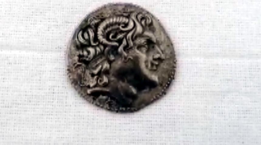 Tarihi eserleri satmak isterken yakalandılar