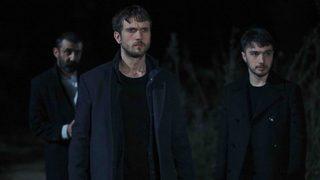 Çukur 111. son bölüme Cengiz Erdenet'in ölüm sahnesi damga vurdu! Çukur'un Cengiz Erdenet'i Mustafa Avkıran diziden ayrıldı!