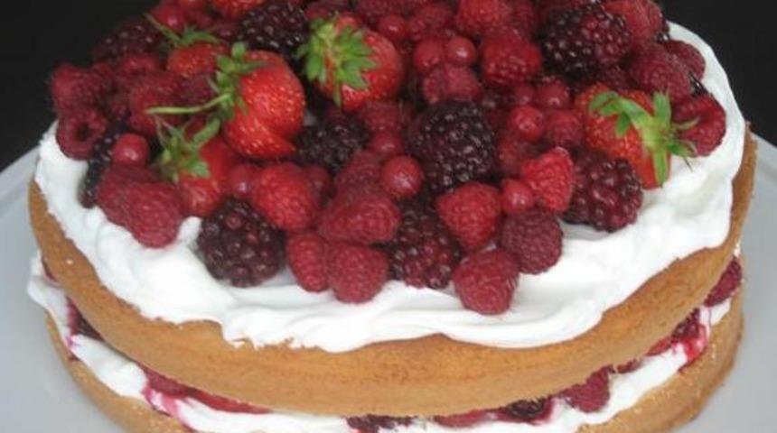 Böğürtlenli Pasta