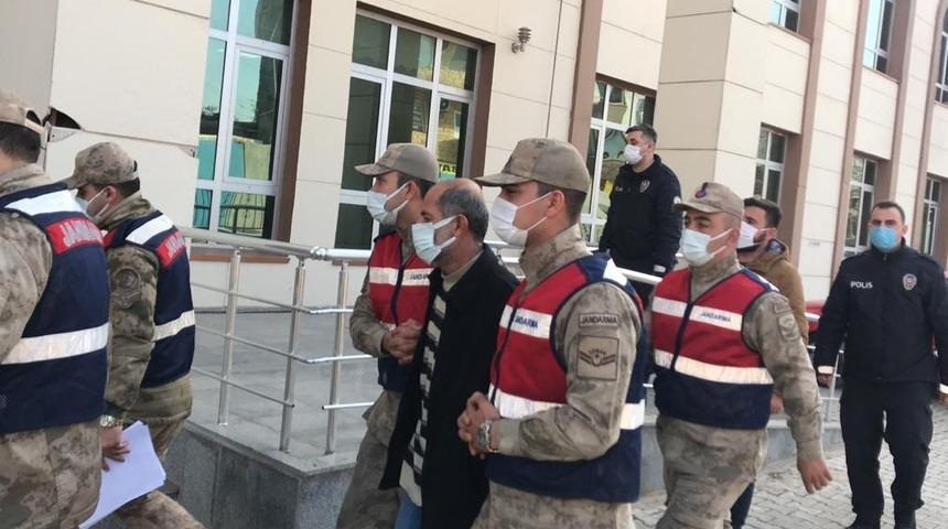 Saklandığı k&uuml;meste yakalanan 2 cinayetin ş&uuml;phelisi tutuklandı