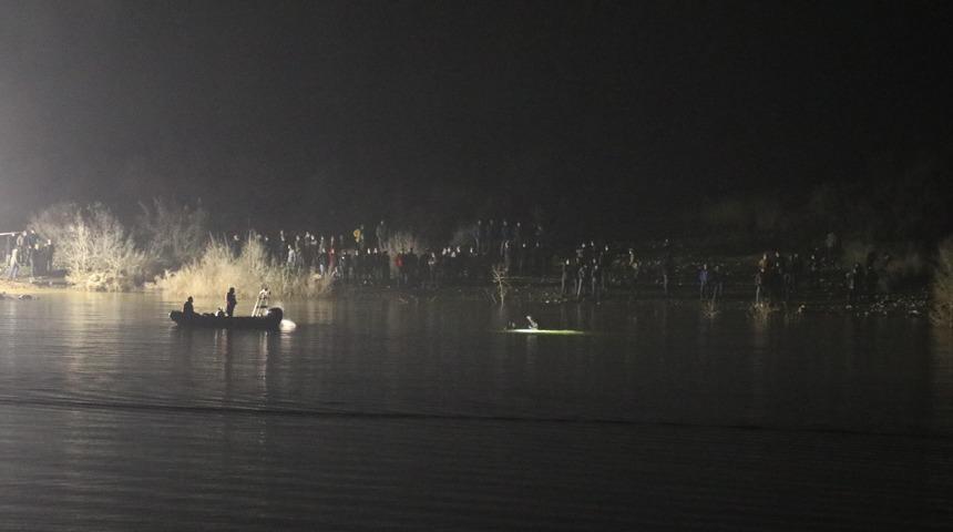 G&ouml;lette kaybolan oğluna sesini duyurmaya &ccedil;alışan annenin feryadı y&uuml;rekleri dağladı