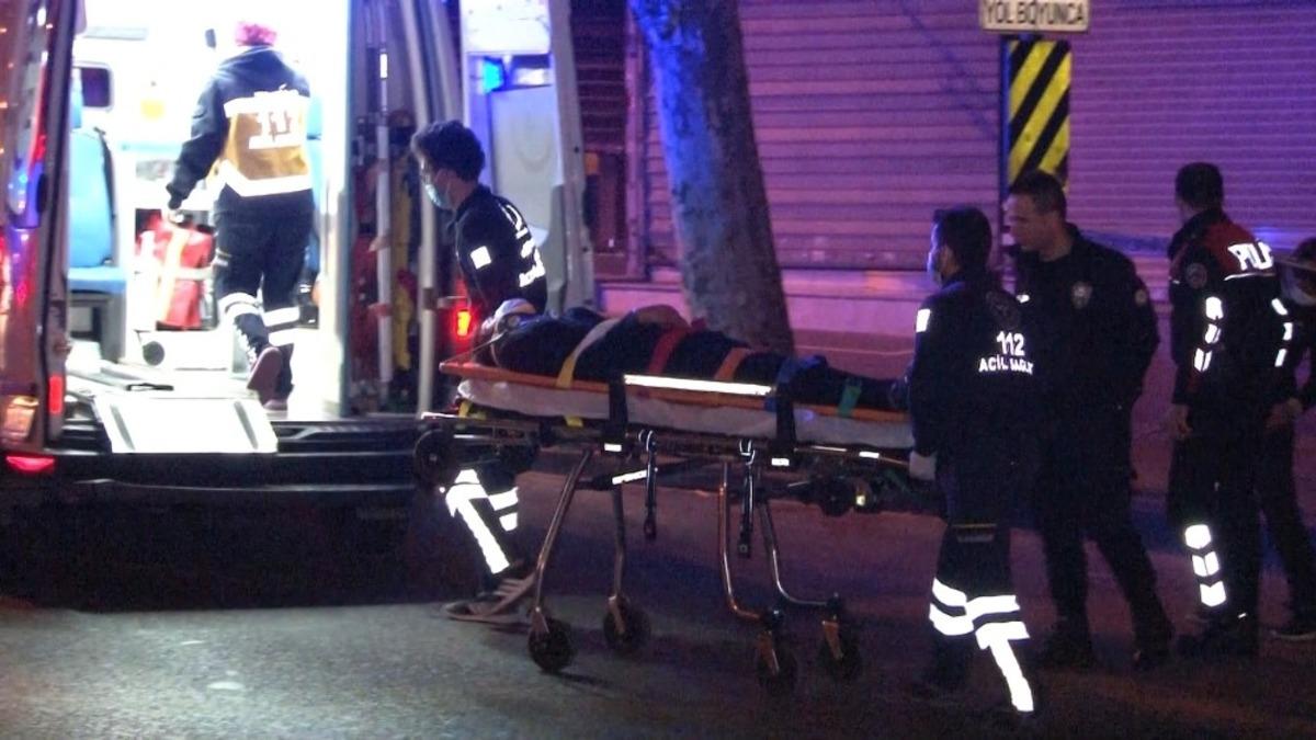 Fatih&rsquo;te aşırı hız nedeniyle kontrol&uuml; kaybeden otomobil yan yattı: 1 yaralı