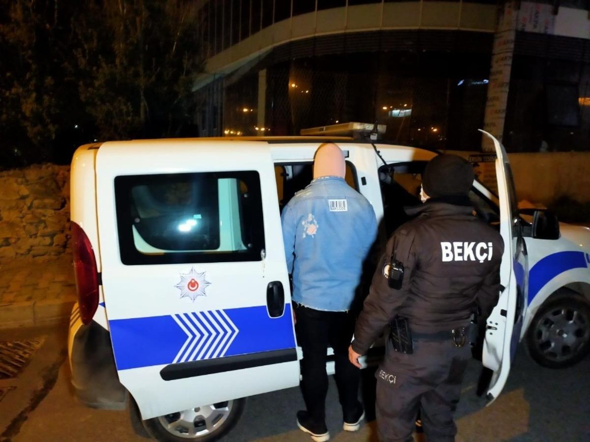 Sokağa &ccedil;ıkma kısıtlamasında polisten ka&ccedil;an 3 kişi kaza yapınca yakalandı