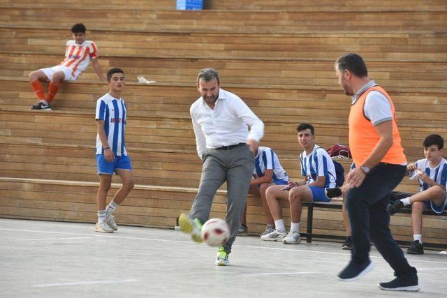 Korona virüs nedeniyle zor günler geçiren antrenörlere 300 bin TL destek