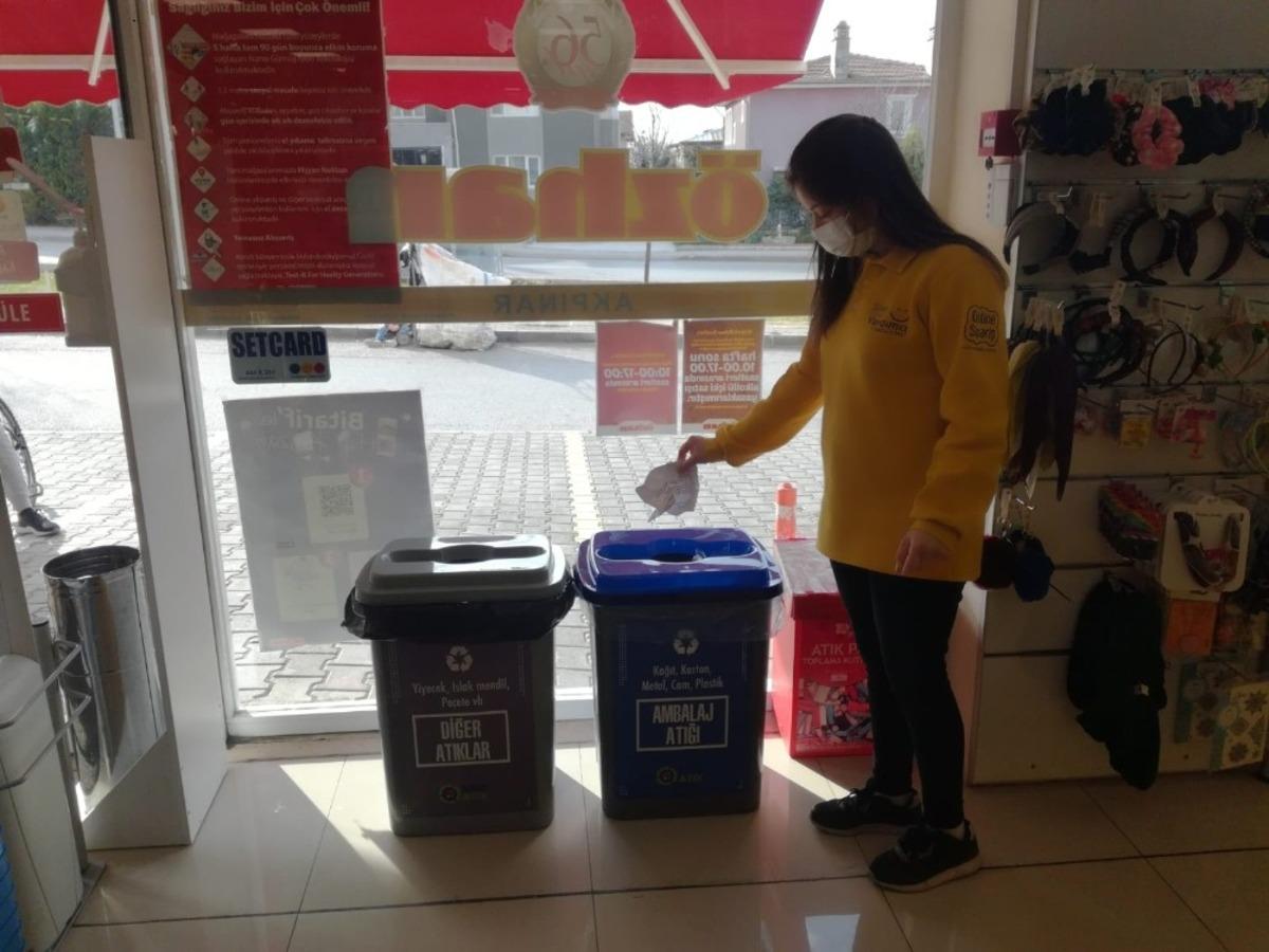 &Ccedil;evre ve Şehircilik Bakanlığı &rsquo;sıfır atık&rsquo; belgesini ilk &Ouml;zhan&rsquo;a takdim etti