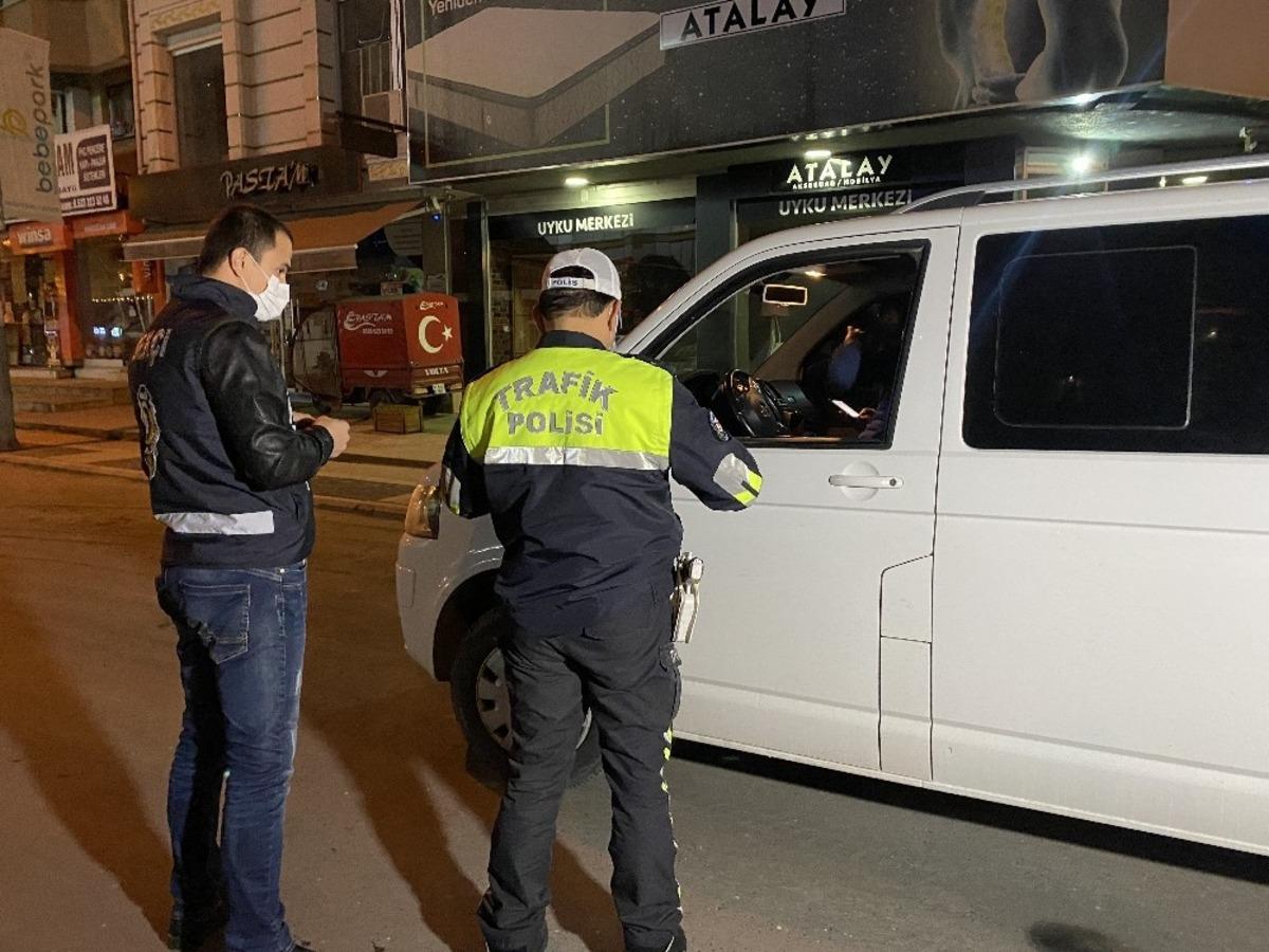 D&uuml;zce&rsquo;de kısıtlamayı delen alkoll&uuml; s&uuml;r&uuml;c&uuml; Gece kartallarına yakalandı