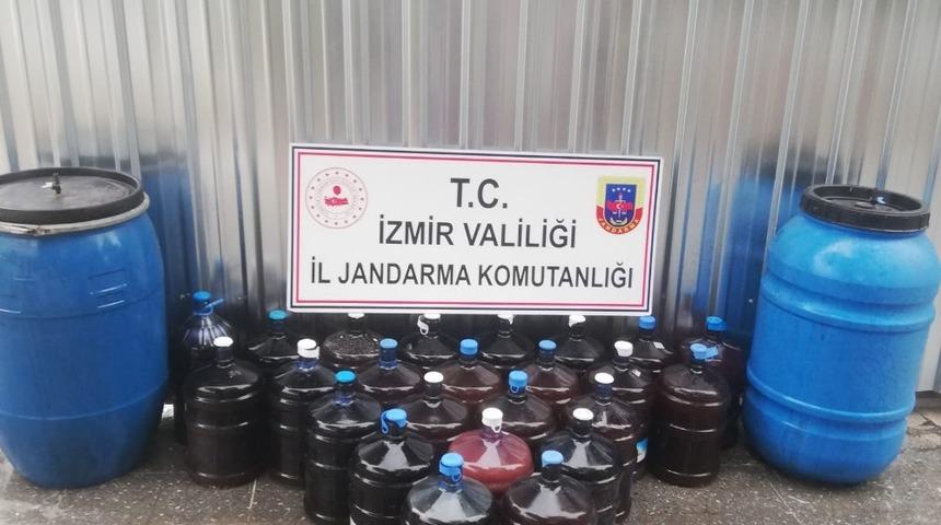 İzmir&rsquo;de ka&ccedil;ak i&ccedil;ki operasyonu: 880 litre ka&ccedil;ak kırmızı şarap ele ge&ccedil;irildi