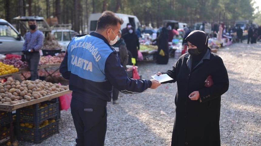 Yabancı uyruklular broş&uuml;r ile bilgilendiriliyor