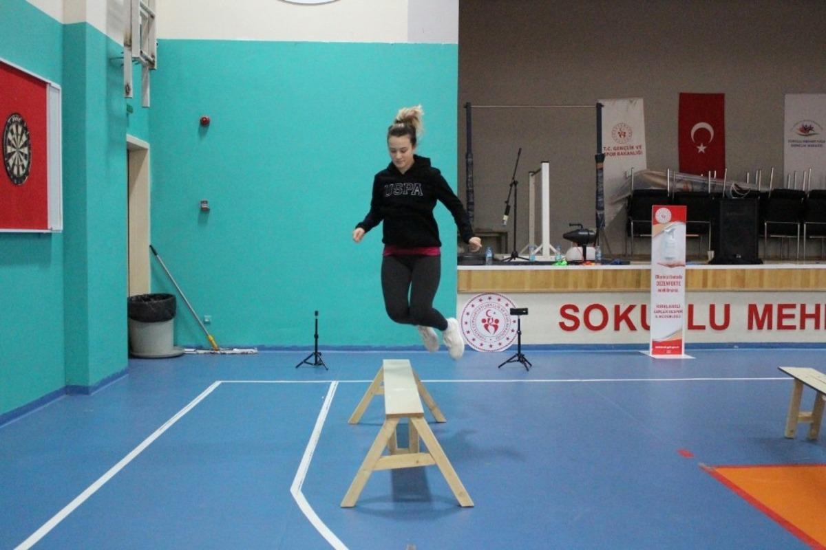 Polis adayı gen&ccedil;lere &uuml;cretsiz parkur desteği