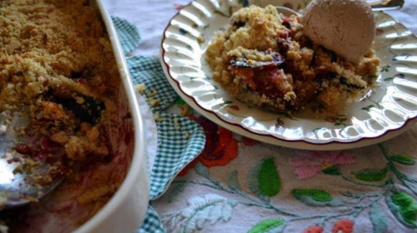 Kırmızı erikli Crumble