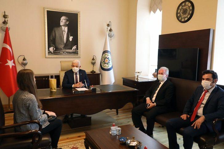 Başarılı öğrenciden Başkan Gürün’e ziyaret G3