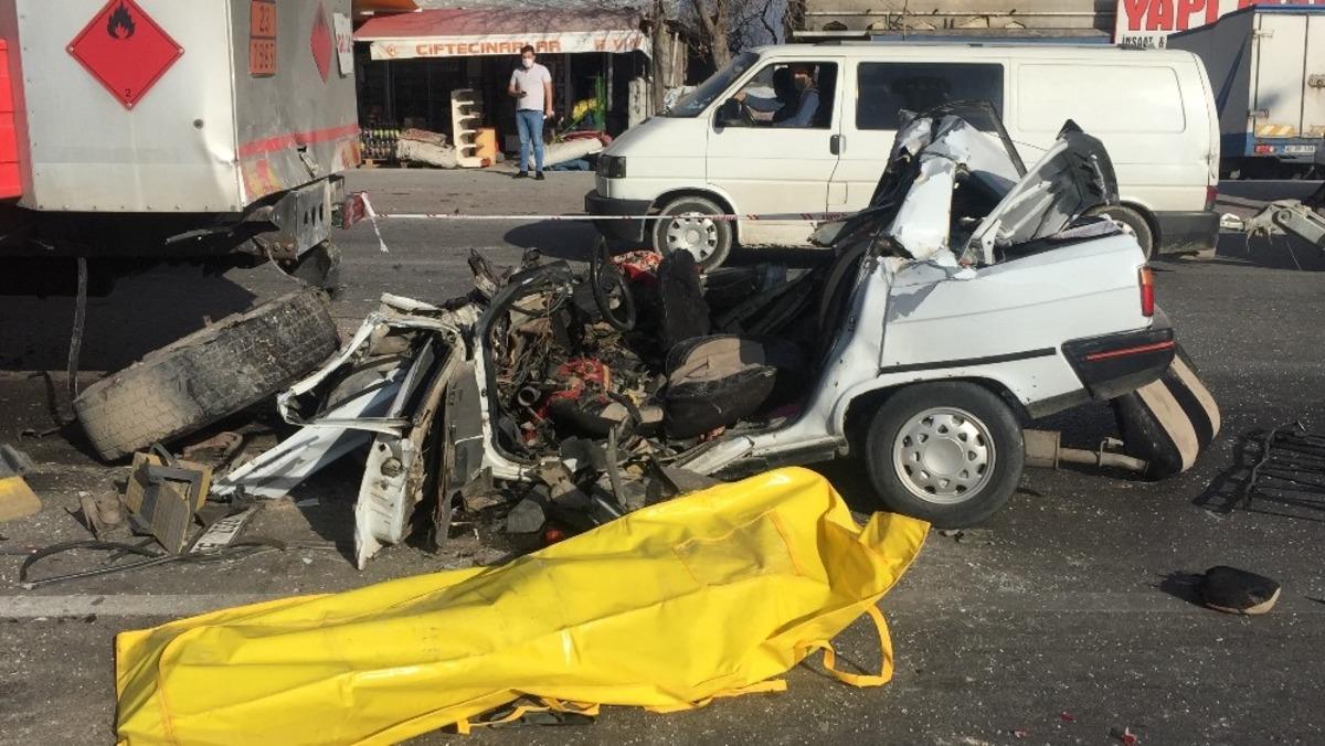 Tankere &ccedil;arpan otomobilin s&uuml;r&uuml;c&uuml;s&uuml; hayatını kaybetti
