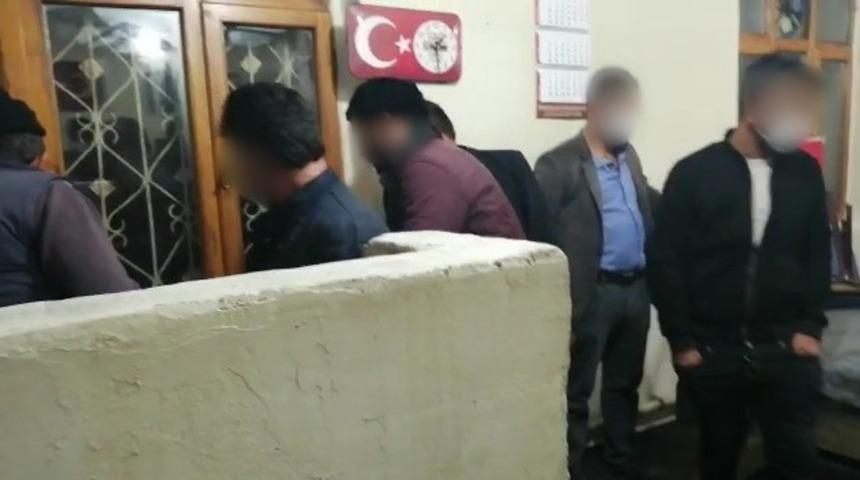 Kahvehanede oturan 11 kişiye 38 bin lira ceza