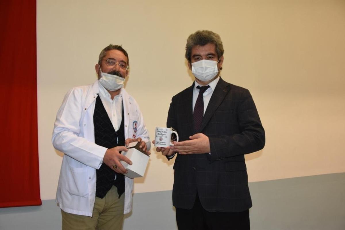 OM&Uuml;&rsquo;l&uuml; &ouml;ğrencilerden sağlık &ccedil;alışanlarına teşekk&uuml;r