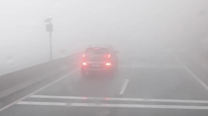 Sakar Rampası&rsquo;nda etkili olan sis s&uuml;r&uuml;c&uuml;lere zor anlar yaşattı