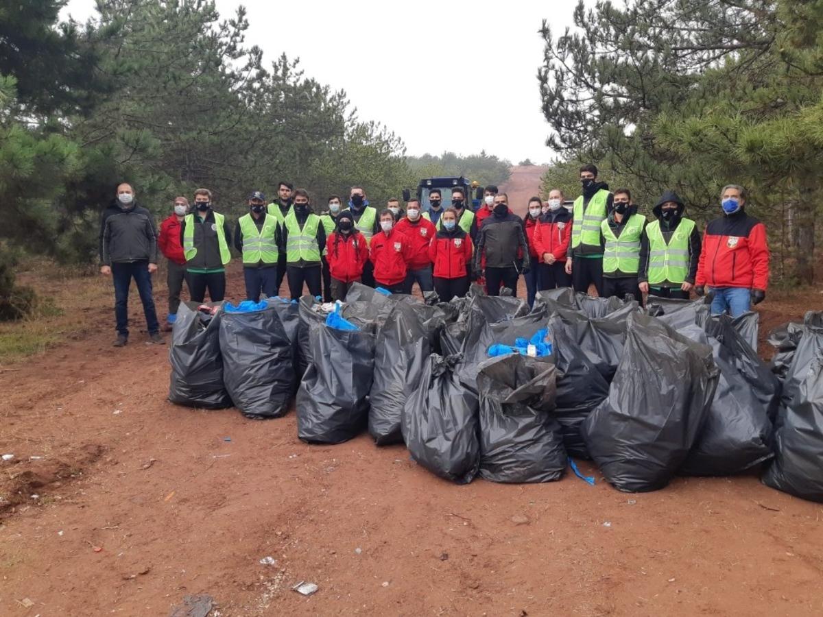 Eskişehir Kent Ormanı &ccedil;&ouml;plerden temizlendi
