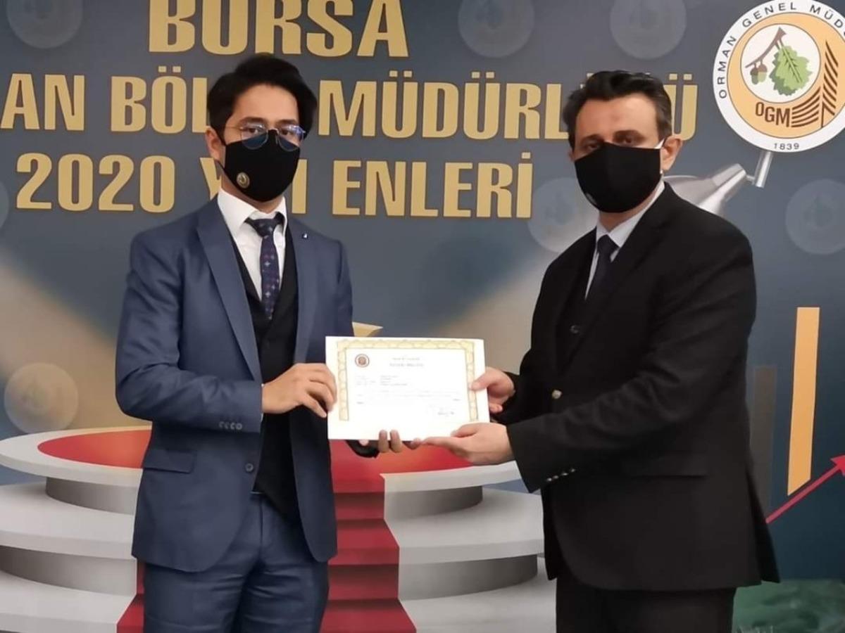 Başarı belgesi ile &ouml;d&uuml;llendirildiler