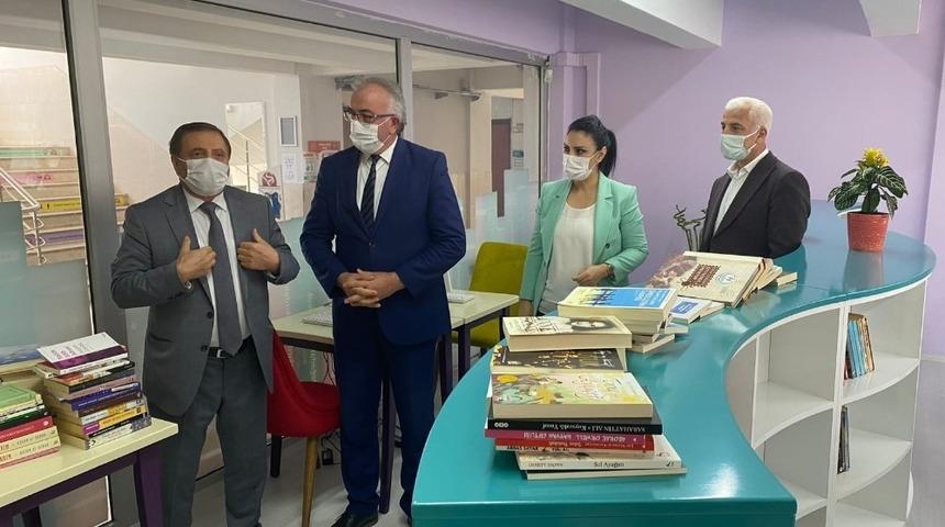 Vergi Dairesi Başkanı Baysal&rsquo;dan &rsquo;Bir kitapta senden&rsquo; kampanyasına destek