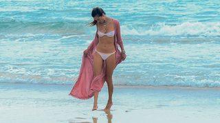 Alessandra Ambrosio'nun bitmeyen tatili