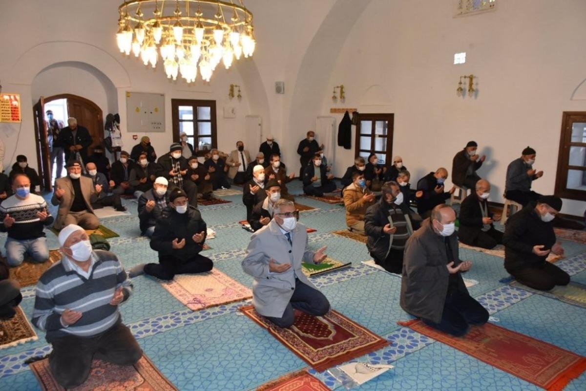 İn&ouml;n&uuml;&rsquo;de 1.İn&ouml;n&uuml; Zaferinin 100. yılında şehitler dualarla anıldı