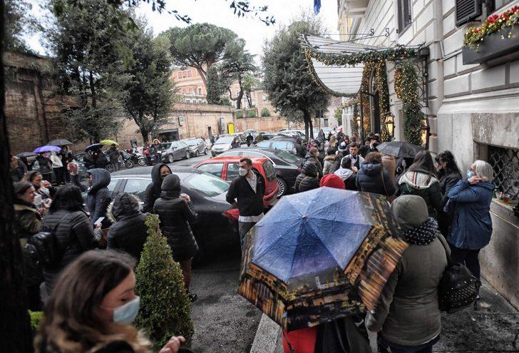 Roma'da Can Yaman izdihamı! Koronavirüsü hiçe saydılar G2