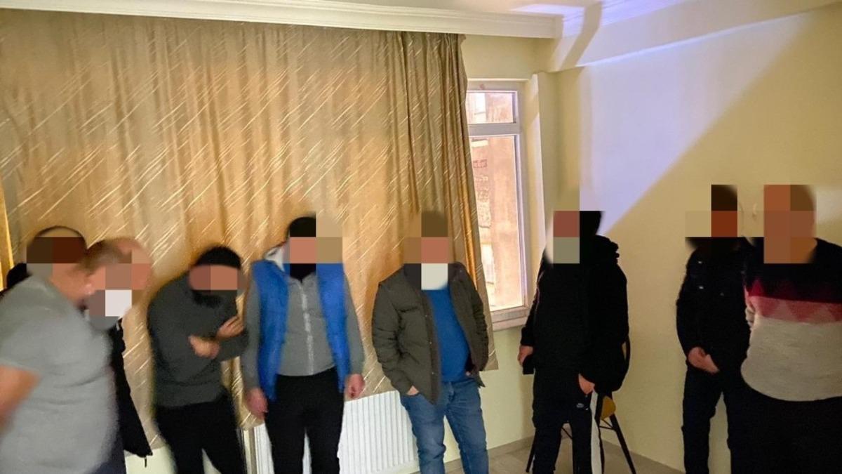İkameti kumarhaneye &ccedil;evirseler de polisten ka&ccedil;amadılar