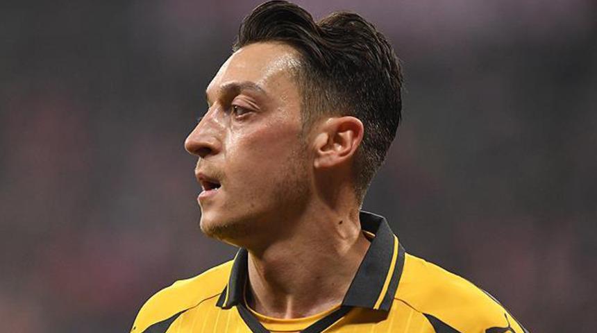 Mesut Özil Arsenal ile masaya oturdu