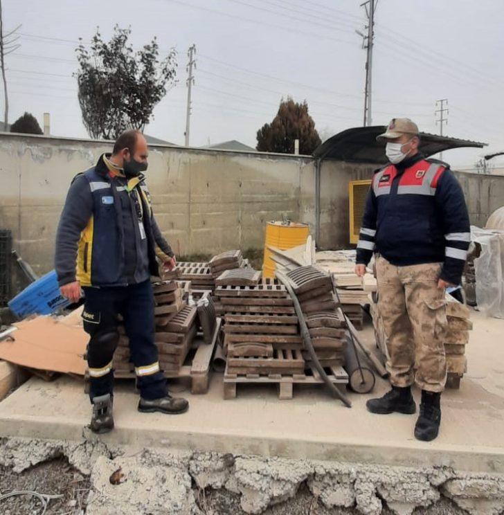 Aranan şüpheli mazgal çalınca yakayı ele verdi G1