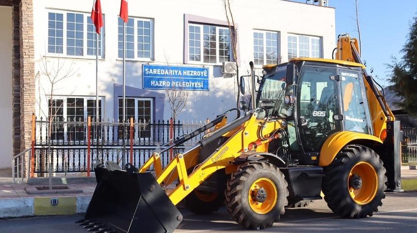 &Ccedil;evre ve Şehircilik Bakanlığınca Hazro Belediyesine iş makinesi hibe edildi