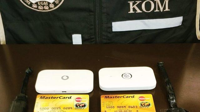 Ehliyet sınavında kamera, kulaklık, wifi sisteminden oluşan düzenekle yakalandılar