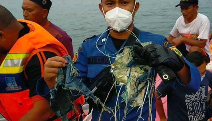 Endonezya’da kaybolan uçağın düştüğü açıklandı