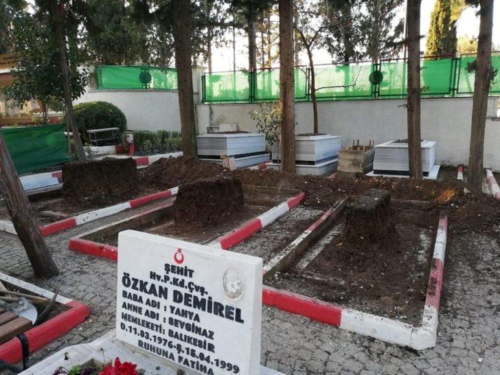 Şehit mezarları Marmara mermeri ile yenileniyor G1