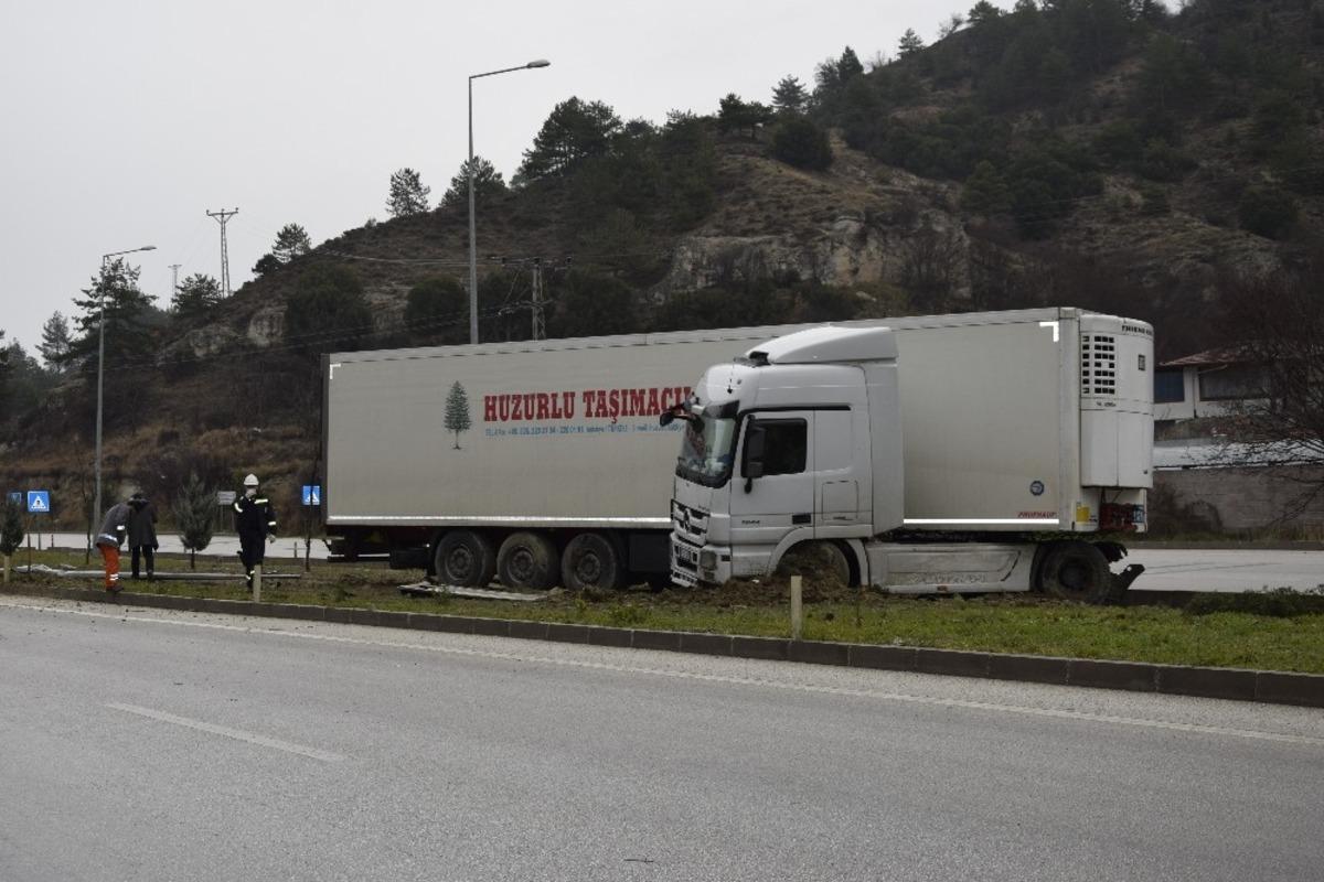 Burdur&rsquo;da trafik kazası ucuz atlatıldı