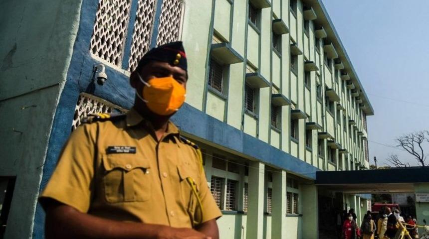 Hindistan'da hastanede &ccedil;ıkan yangında 10 bebek hayatını kaybetti