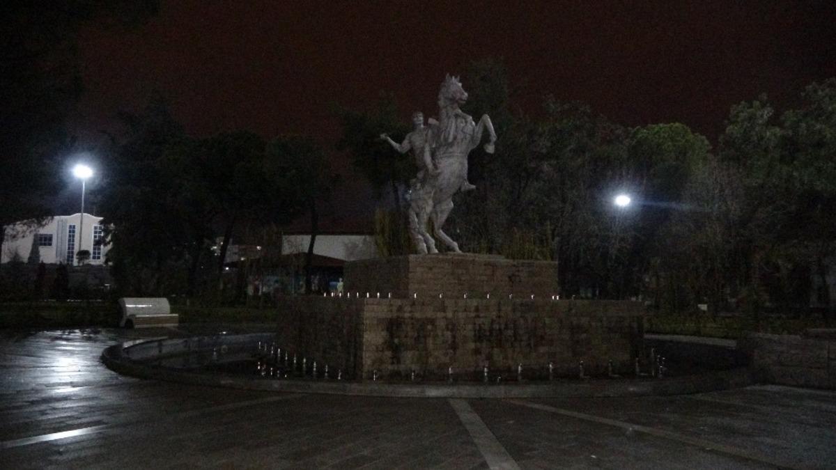 Uşak&rsquo;ta kısıtlamaların 24. saatinde sokaklar boş kaldı