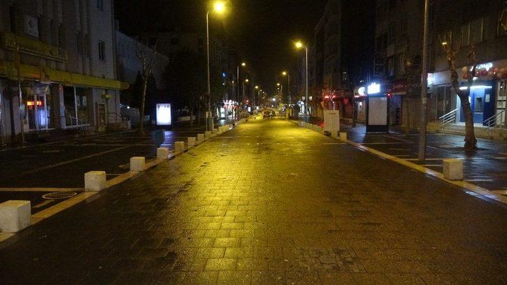 Uşak’ta kısıtlamaların 24. saatinde sokaklar boş kaldı G4