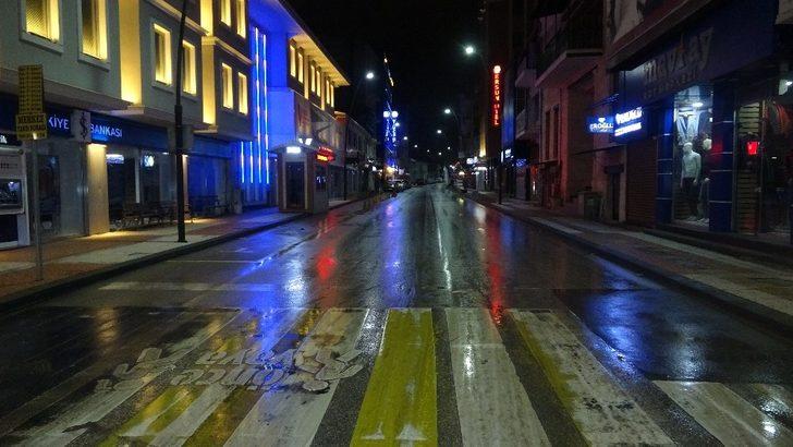 Uşak’ta kısıtlamaların 24. saatinde sokaklar boş kaldı G5
